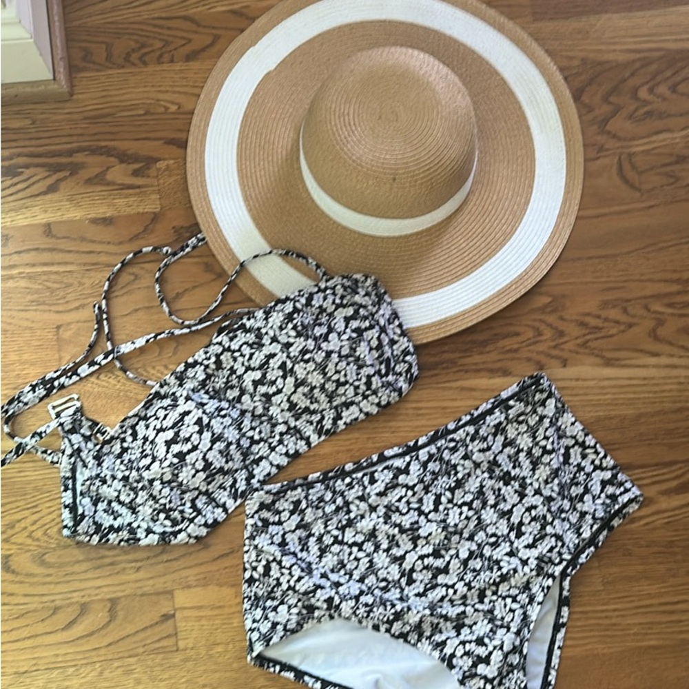 Black and White Floral Bikini Set with Wide Brim Hat M